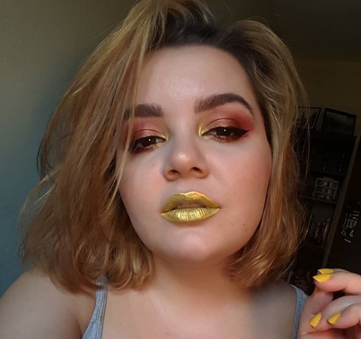 A cor é tendência forte no make para sombra, batom e blush