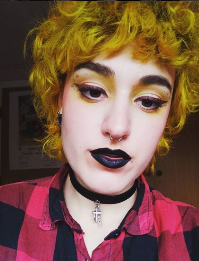 A cor é tendência forte no make para sombra, batom e blush