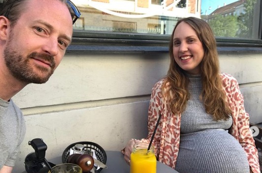 Maria, de 36 anos, divide a gravidez nas redes sociais