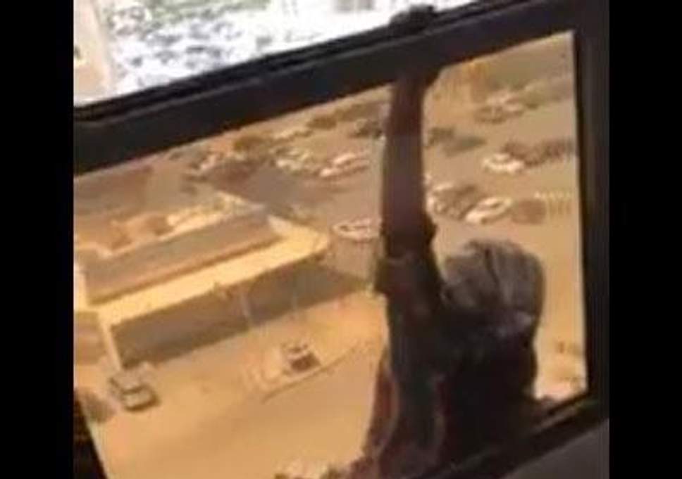 Mulher é presa por filmar empregada caindo do 7º andar