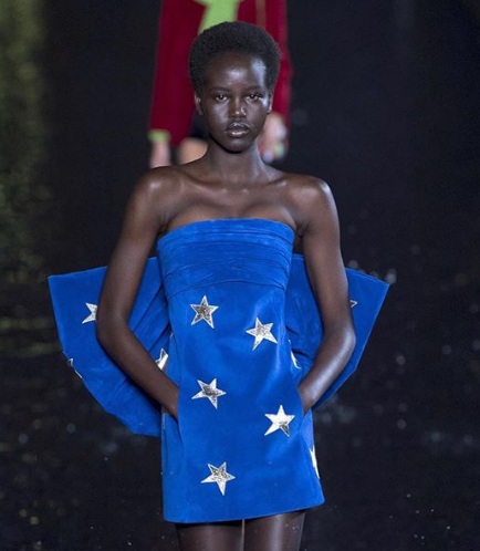 A sudanesa Adut Akech Bior é a modelo sensação das semanas de moda de NY, Londres, Milão e Paris