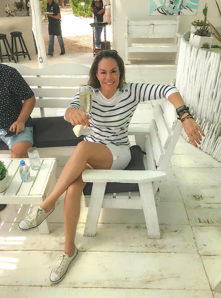 Gweneth Lee, ex-modelo fatura R$ 10 mil por mês postando foto de pés