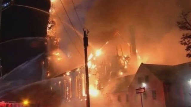 Pintura de Jesus sobrevive a incêndio de igreja