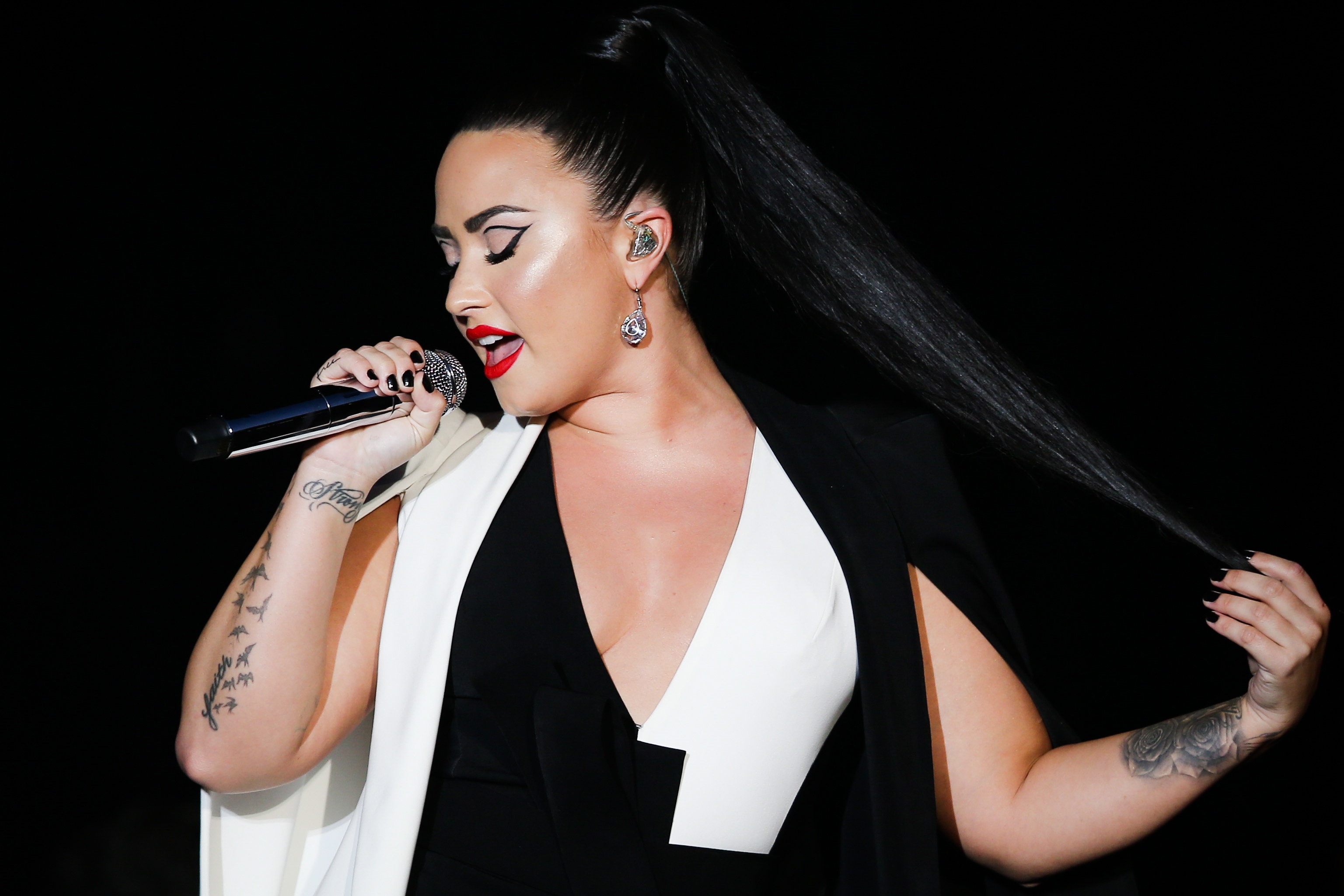 Demi Lovato deixa reabilitação após 3 meses