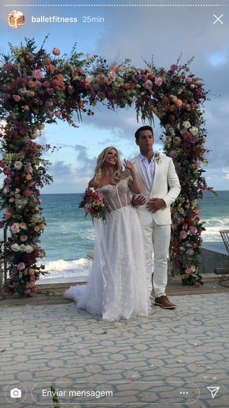 Karina Bacchi se casa com Amaury Nunes em praia de Alagoas