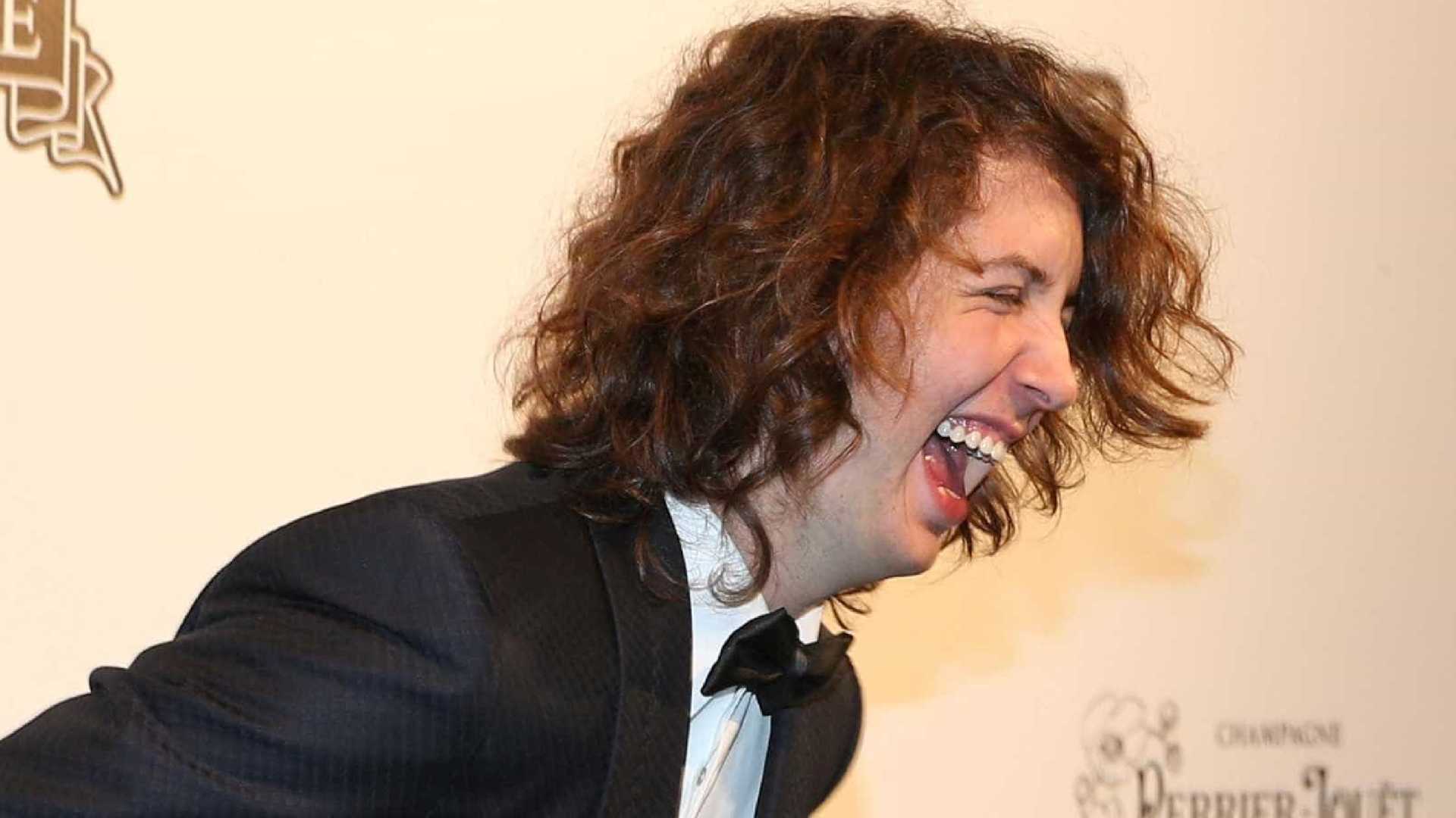 Lucas Jagger mostra bagunça de apartamento em Nova York