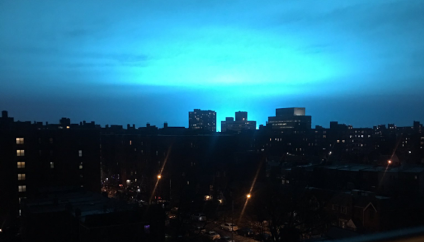 Luz azul é confundida com ataque alienígena em NY