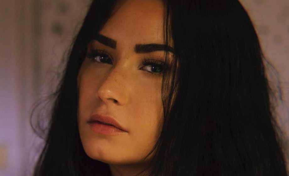 Demi Lovato tranquiliza fãs após rehab: "Estou feliz e sóbria"