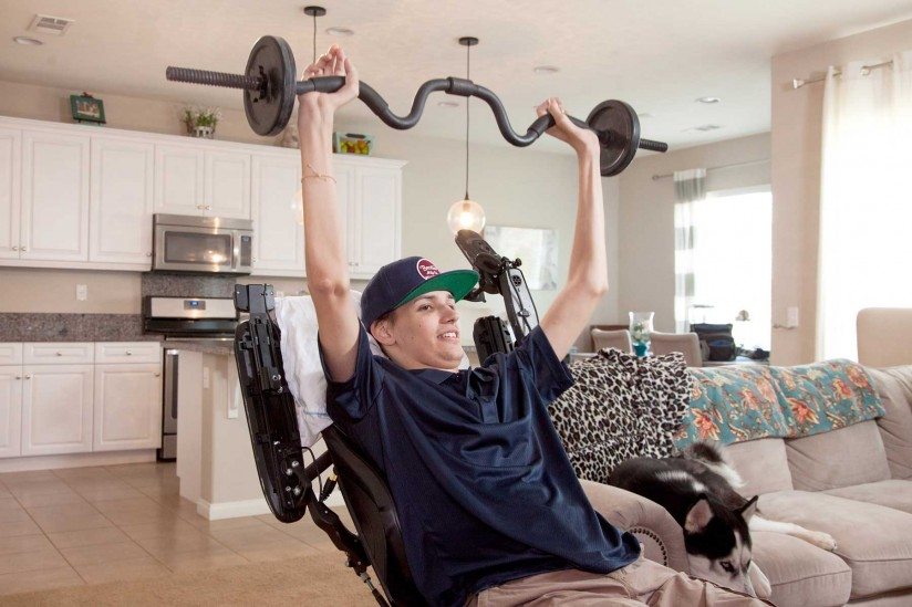 Homem paralisado tratado com células-tronco recupera movimentos