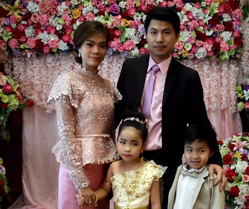 Gêmeos de seis anos se casam na Tailândia