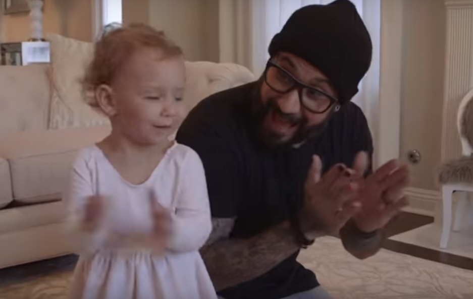 Novo clipe do Backstreet Boys mostra integrantes ao lado de suas famílias