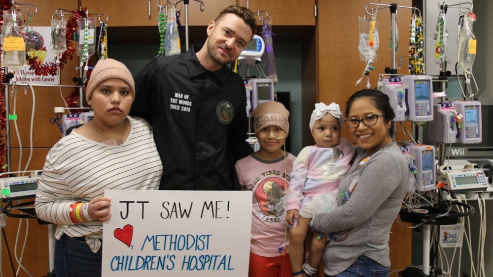 Justin Timberlake visita crianças com câncer em hospital após vídeo de pedido viralizar