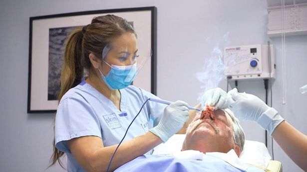 Patrick cuidou de doença no nariz para não assustar netos