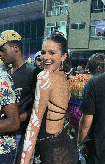 Atriz abre álbum de fotos da folia de 2019