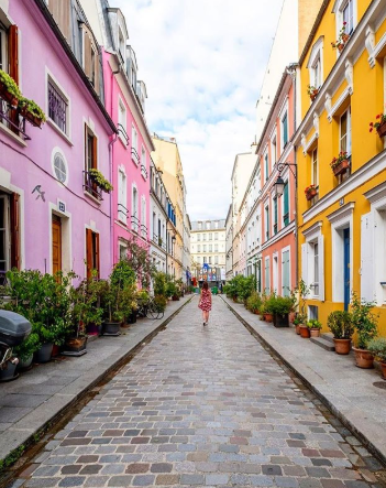 Rua de Paris vira moda entre turistas no Instagram e moradores protestam