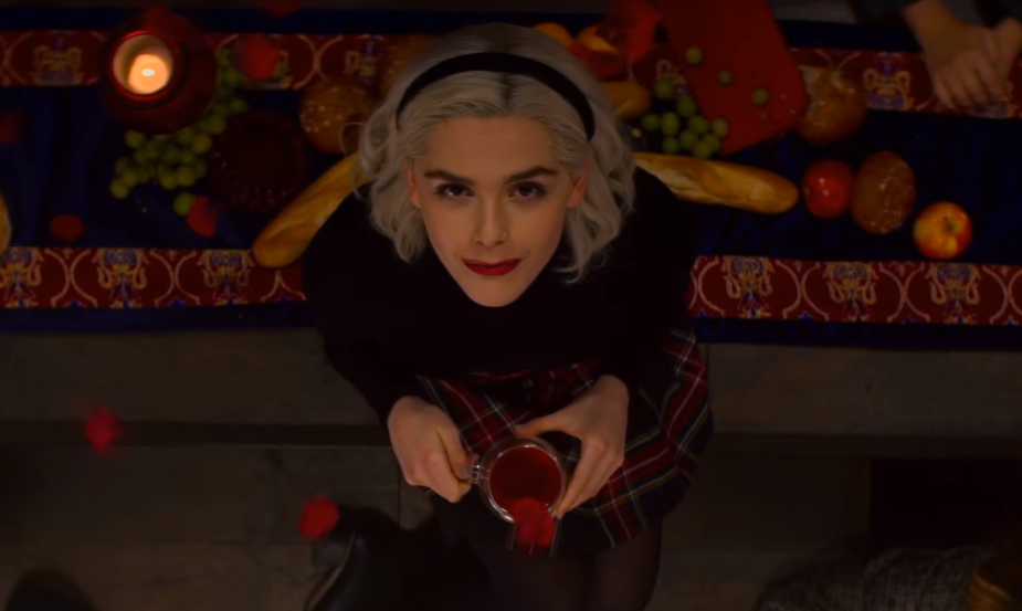 'O Mundo Sombrio de Sabrina': bruxa abraça o caos em novo trailer