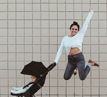 Mãe de cinco, americana discute beleza pós-maternidade nas redes