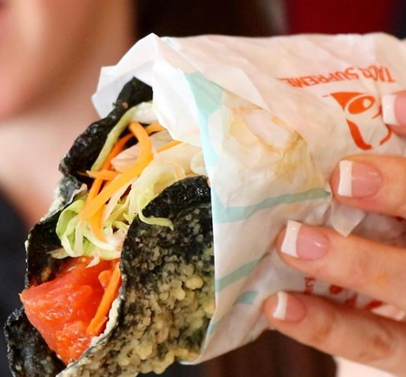 Restaurante asiático serve hambúrguer, pizza, donut e taco de sushi, na Flórida