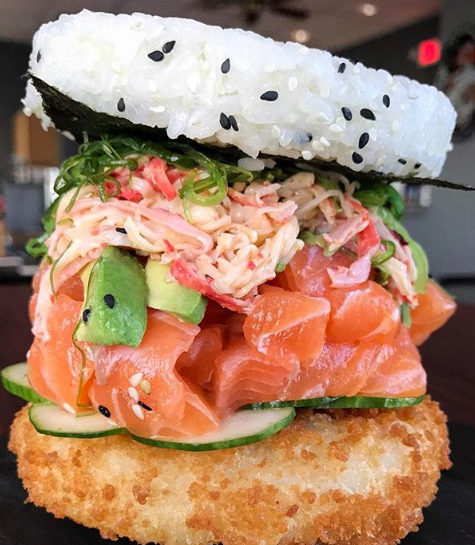 Restaurante asiático serve hambúrguer, pizza, donut e taco de sushi, na Flórida