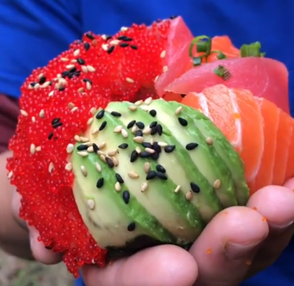 Restaurante asiático serve hambúrguer, pizza, donut e taco de sushi, na Flórida