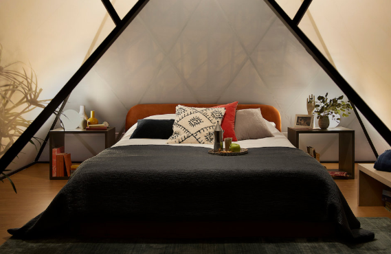 Airbnb sorteia noite para hóspedes dormirem na pirâmide de vidro do Louvre