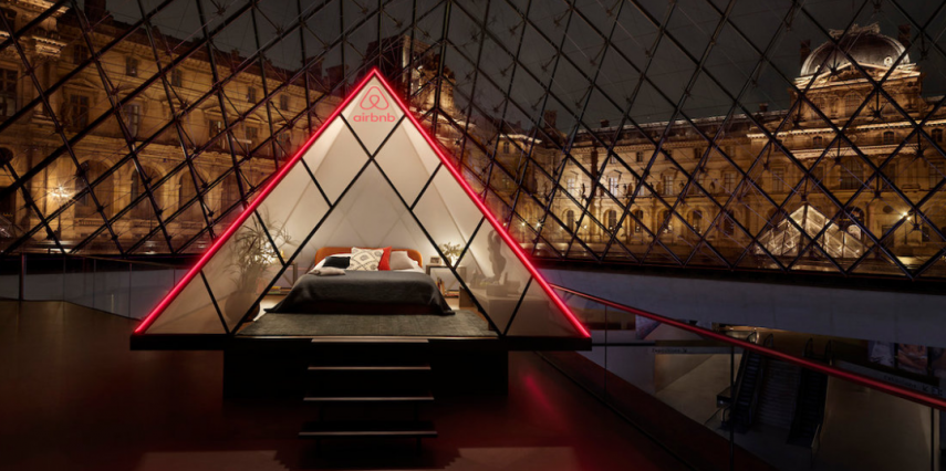 Airbnb sorteia noite para hóspedes dormirem na pirâmide de vidro do Louvre