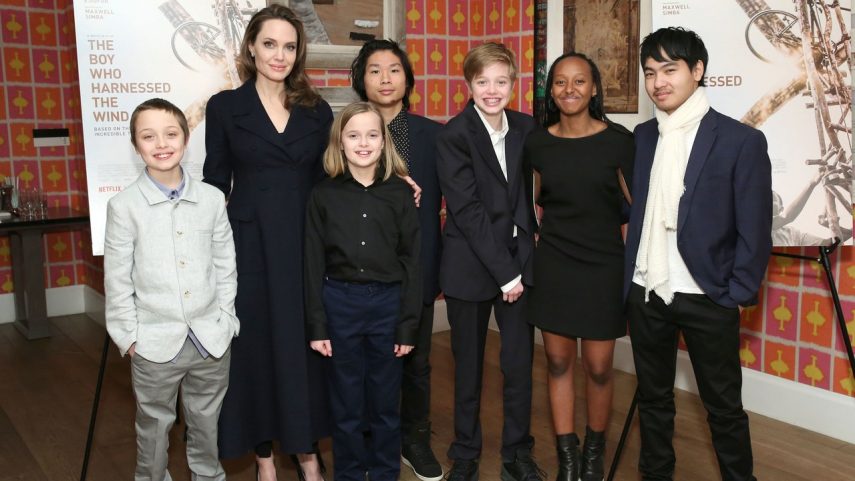 Angelina Jolie e filhos
