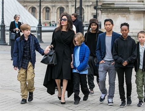 Angelina Jolie e filhos