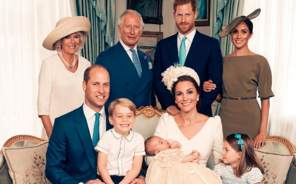 Kate Middleton e príncipe William divulgam fotos no aniversário de um ano do terceiro filho