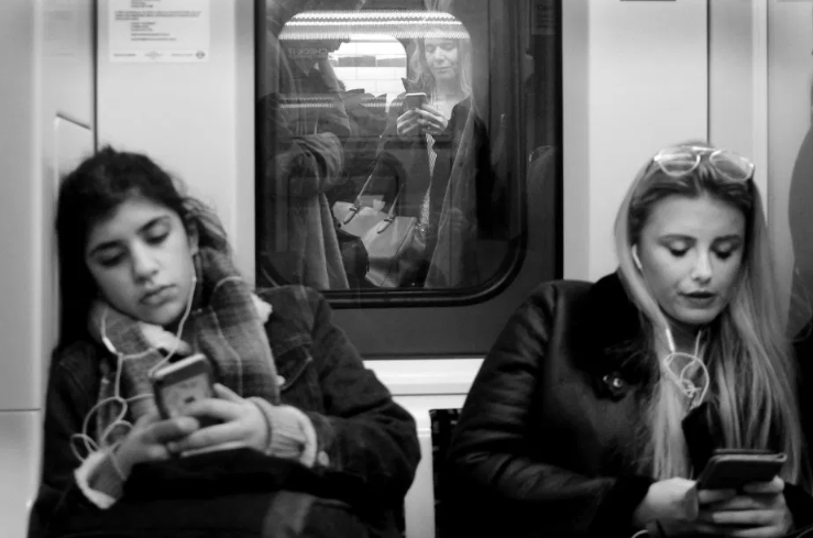 Desconhecidos no metrô de Londres