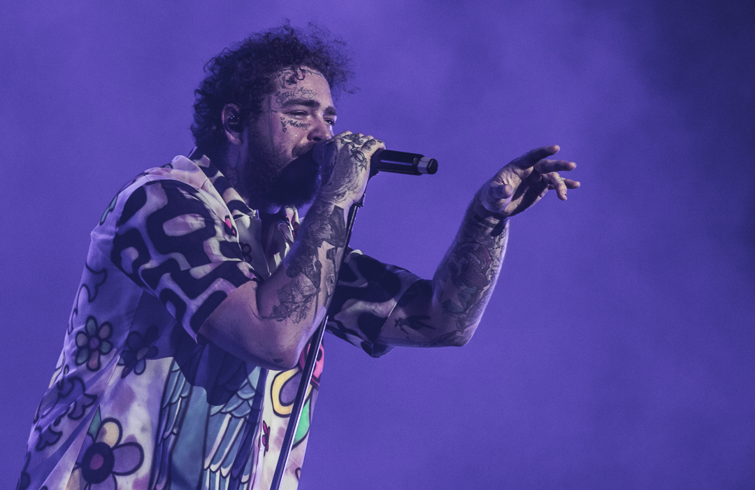 Quantas referências ao Brasil você encontrou no look do Post Malone?