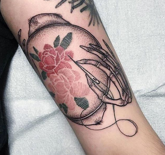 Desenhos que imitam pontos de bordado são nova moda entre tattoos