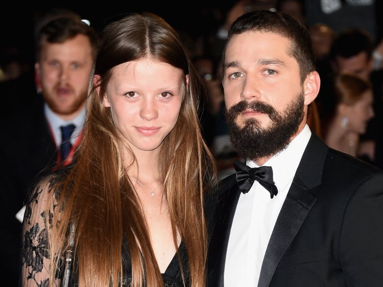 Shia LaBeouf e Mia Goth ficaram casados por dois anos após cerimônia na cidade