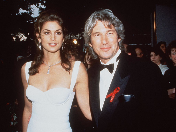 Cindy Crawford e Richard Gere se casaram em 1988 em uma capela de Las Vegas. A união durou 7 anos