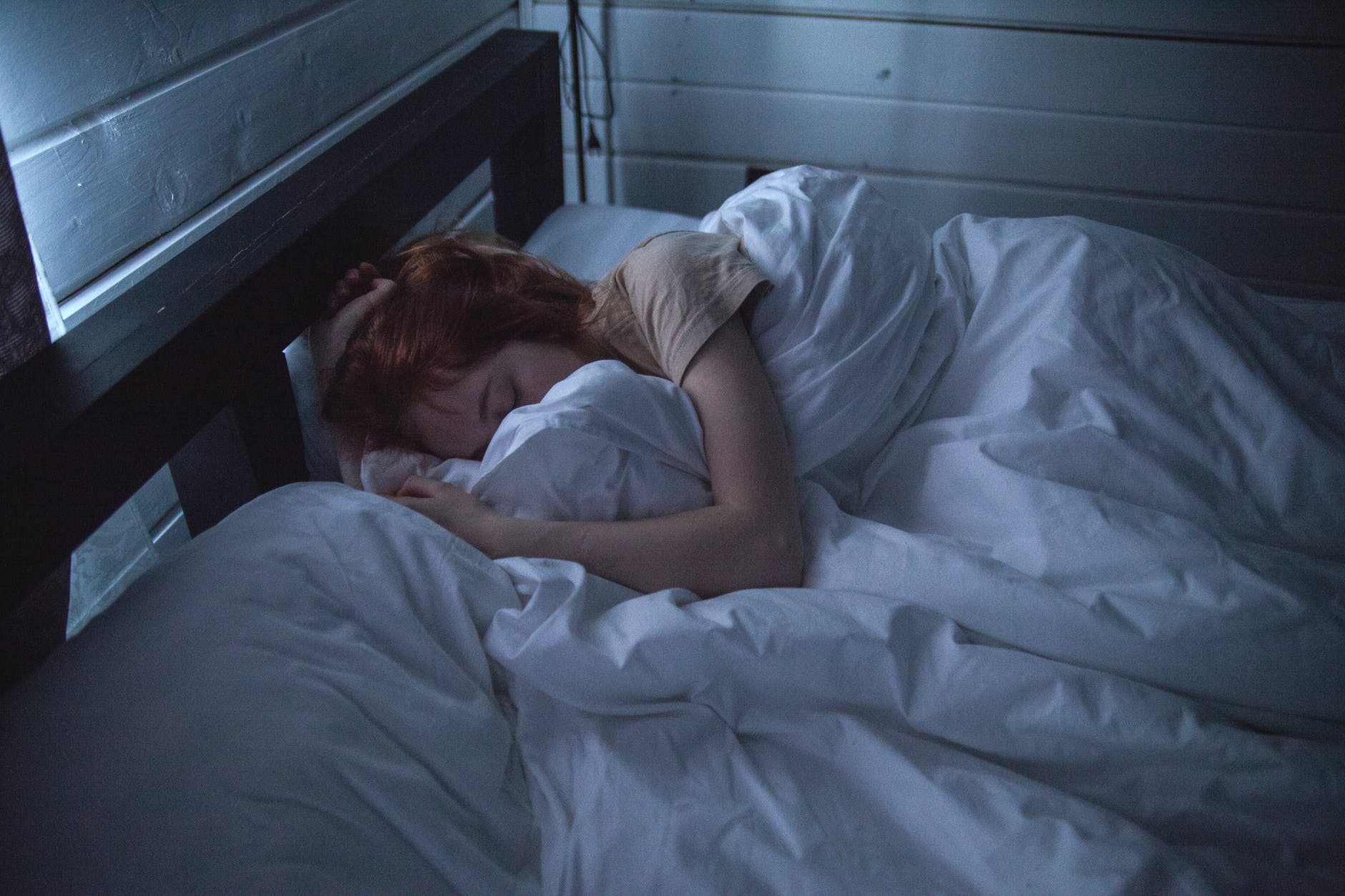 Dormir muito pode ser pior pra memória do que privação de sono