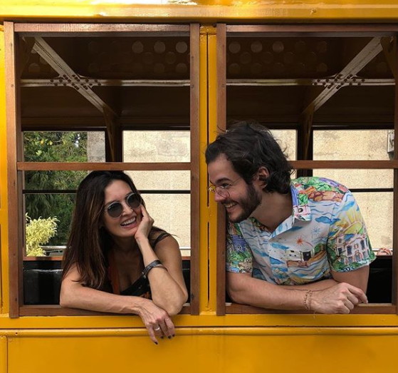 Fátima Bernardes explica o significado do anel na mão direita