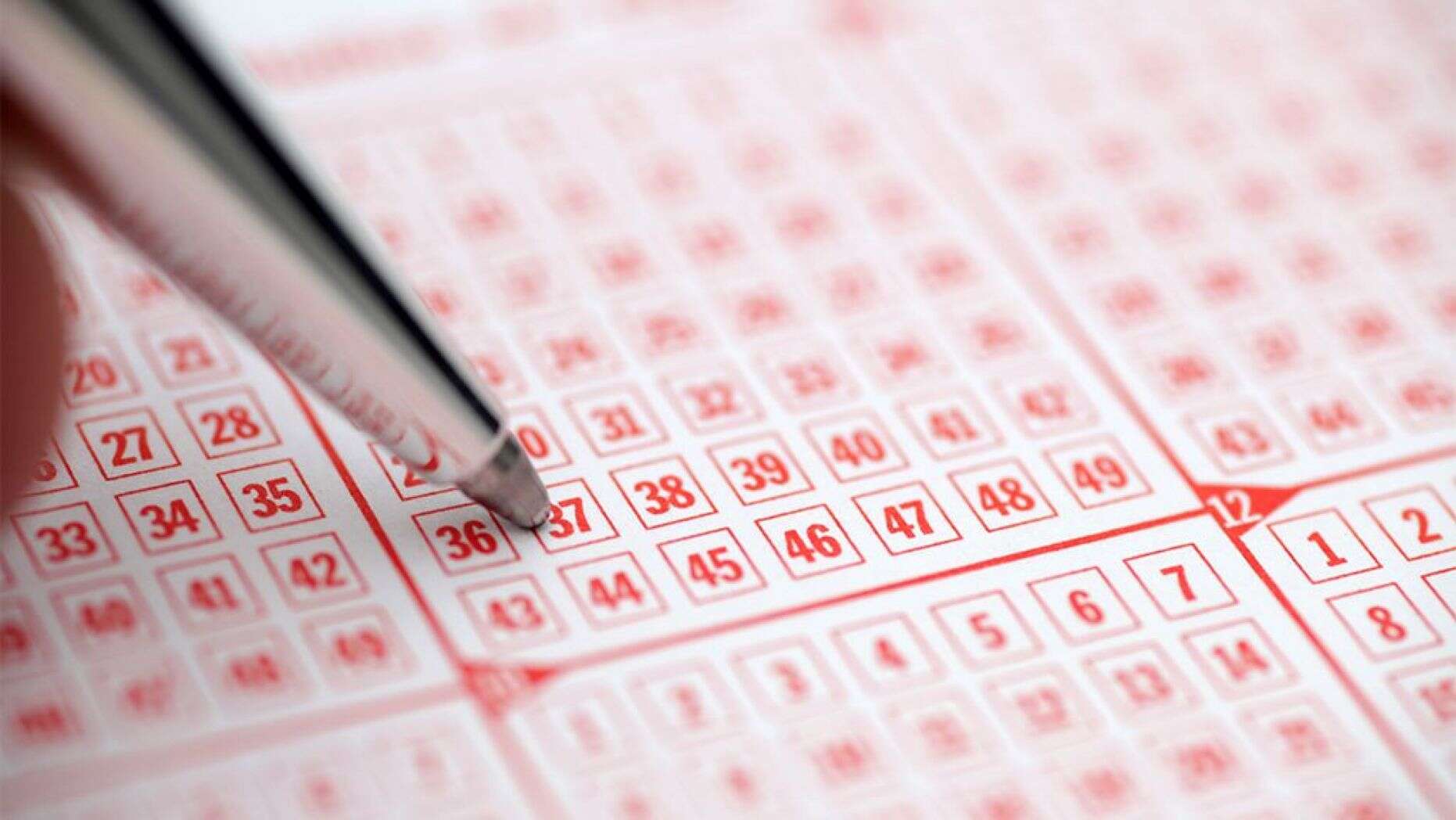 Australiano ganha na loteria após jogar números que sonhou há 13 anos