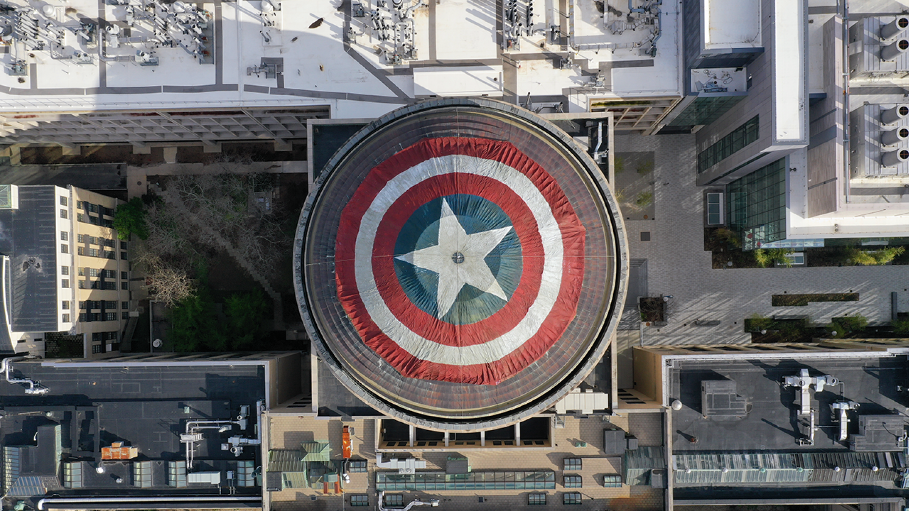 À lá Vingadores! Campus universitário ganha 'escudo' do Capitão América