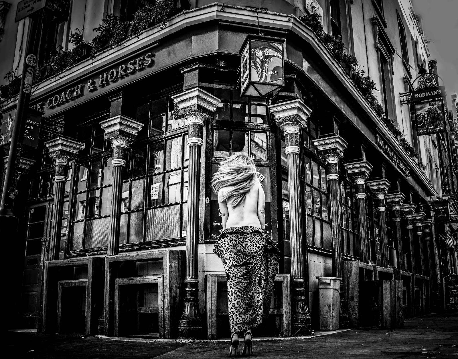 Toparia ir? Londres ganha primeiro pub nudista