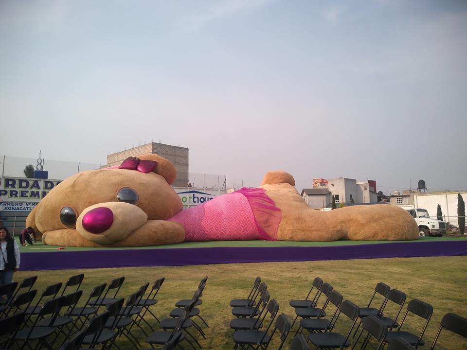 Urso de pelúcia mexicano de 15 metros entra para o livro do Guinness