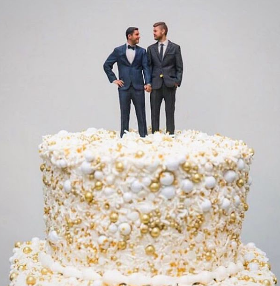 Casais estão trocando os tradicionais topos de bolo por suas réplicas, feitas em impressora 3D