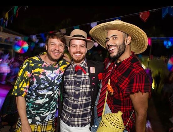 Cantora reuniu famosos em festa junina na sua casa