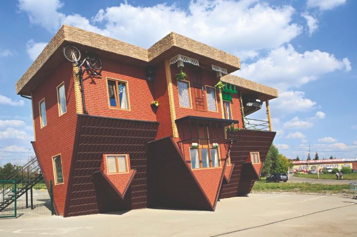 Upside‐Down House em Omsk, Rússia