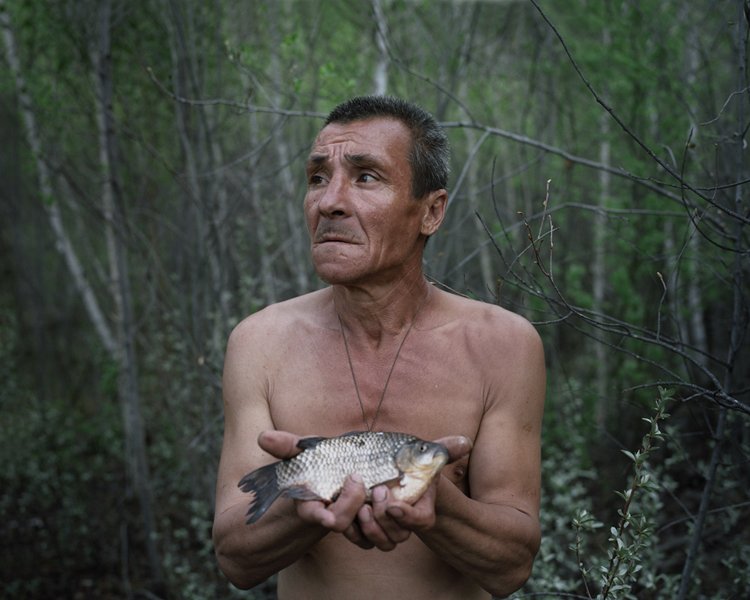 Danila Tkachenko fotografou pessoas que se isolaram completamente de centros urbanos em seu novo habitat natural.