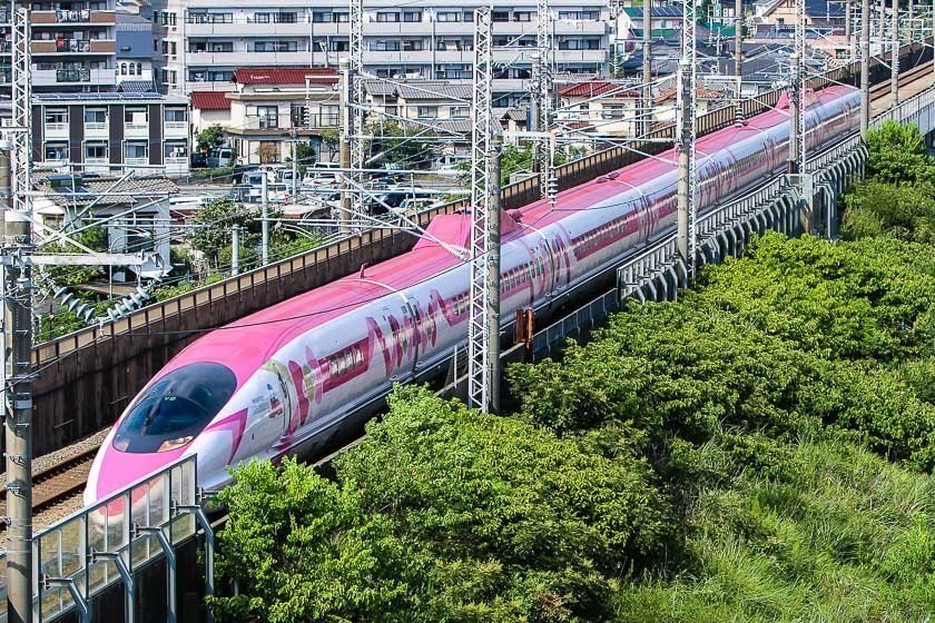 Hello Kitty Shinkansen é o trem da Hello Kitty do Japão, e está em operação desde 2018.
