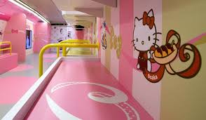 Hello Kitty Shinkansen é o trem da Hello Kitty do Japão, e está em operação desde 2018.