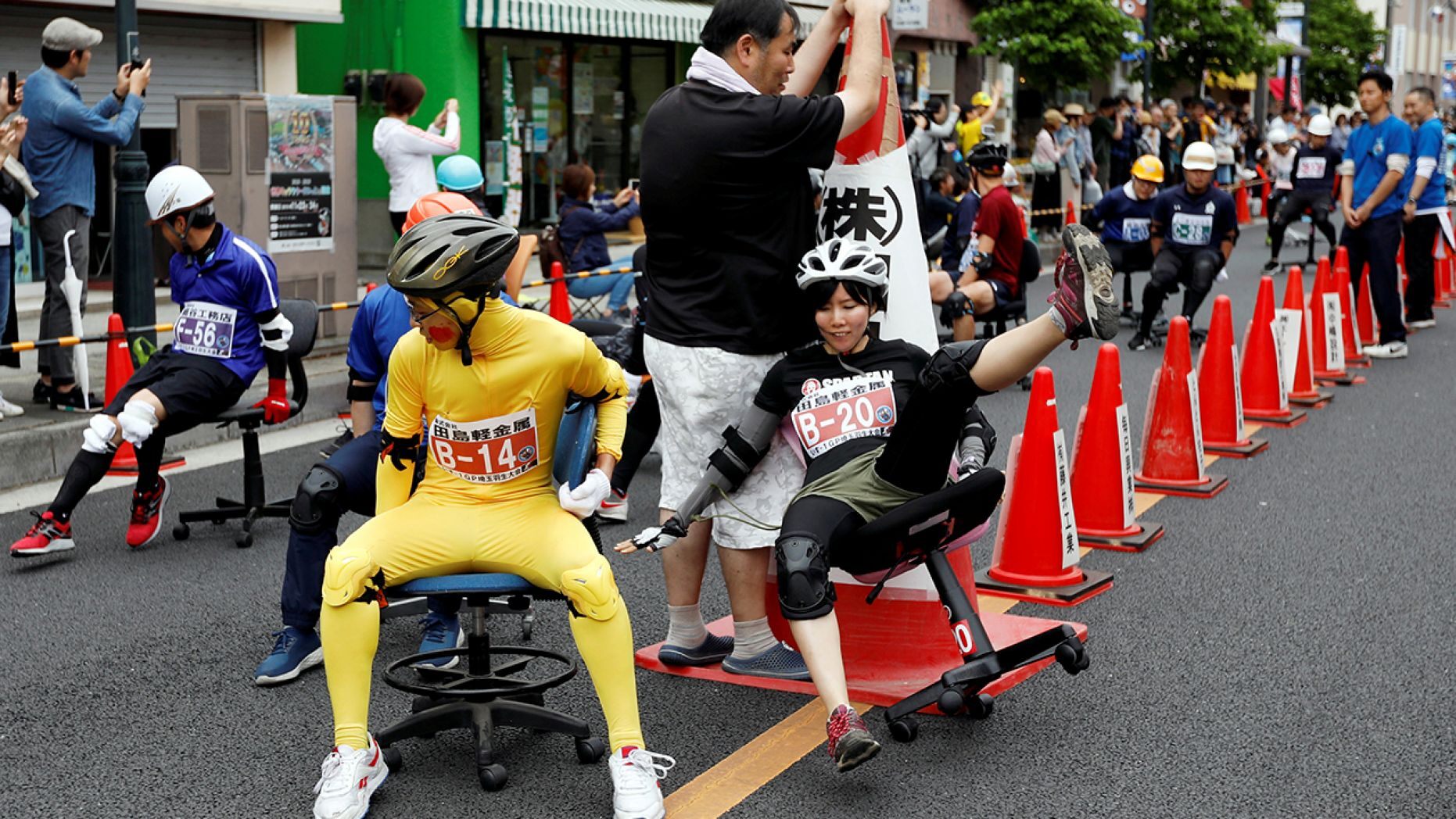 Corrida de Cadeira de Escritório tem até maratona no Japão