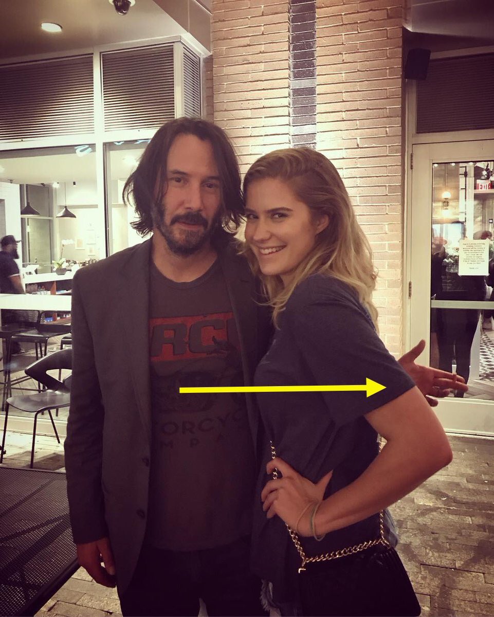 Por que Keanu Reeves não toca seus fãs quando tira fotos?