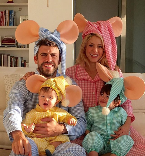 A família de Shakira e Gerard Piqué: os dois e os filhos, Milan e Sasha.