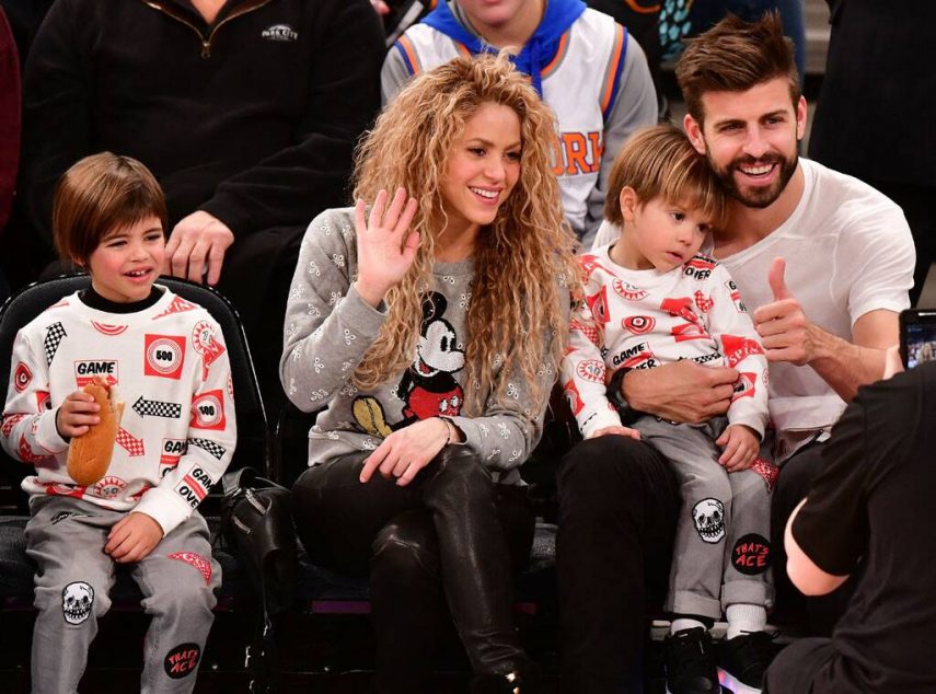 A família de Shakira e Gerard Piqué: os dois e os filhos, Milan e Sasha.